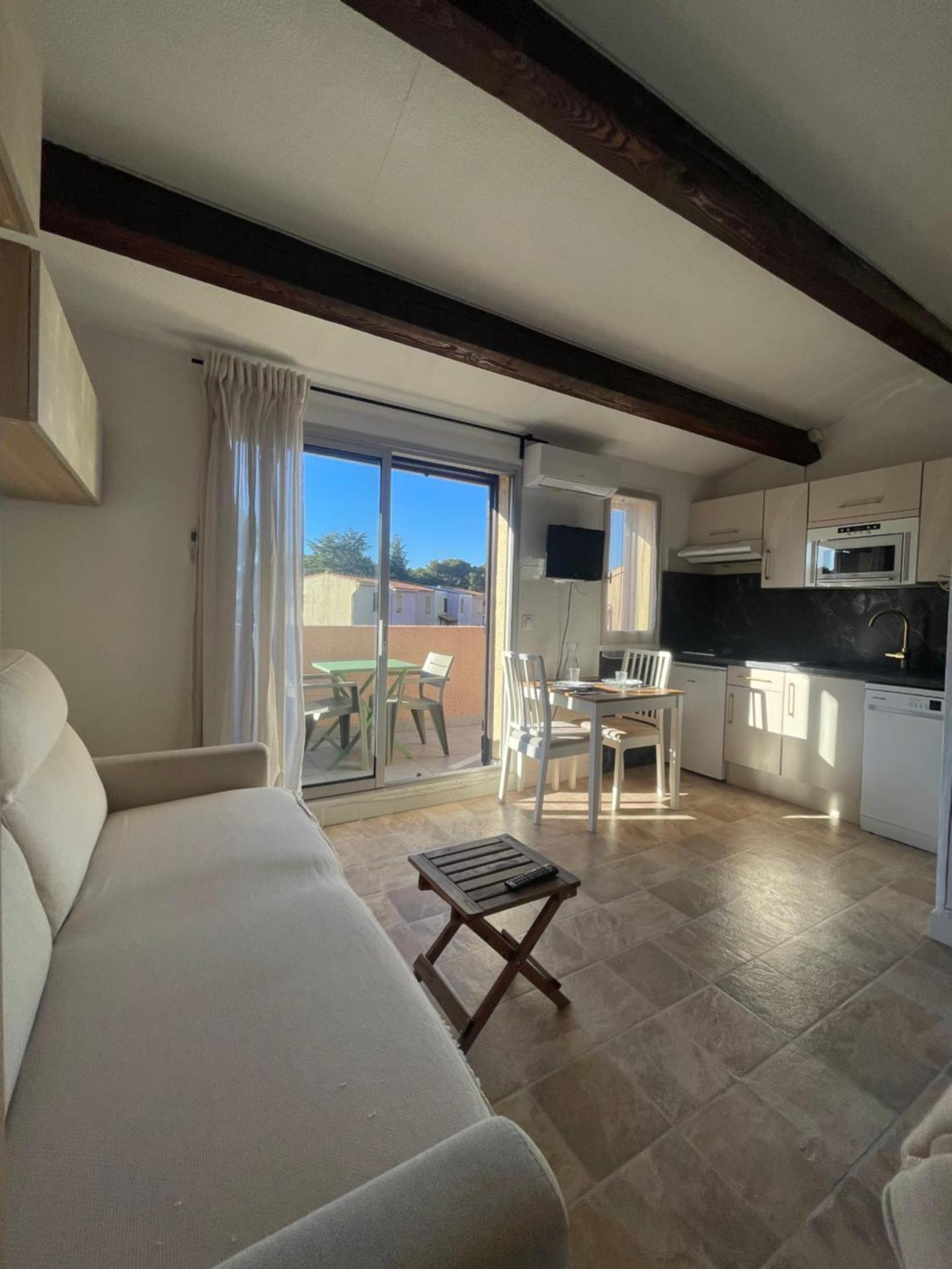 Appartement Pinède Piscine Clim proche Plage village naturiste