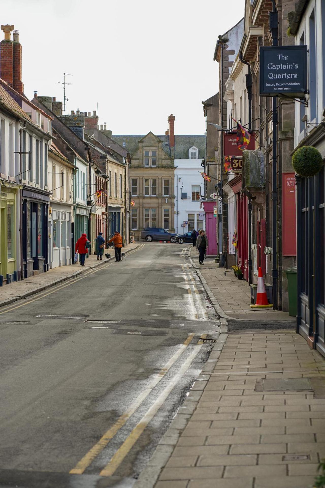 Cinnabar Romantic Hideaway on Historic Walls