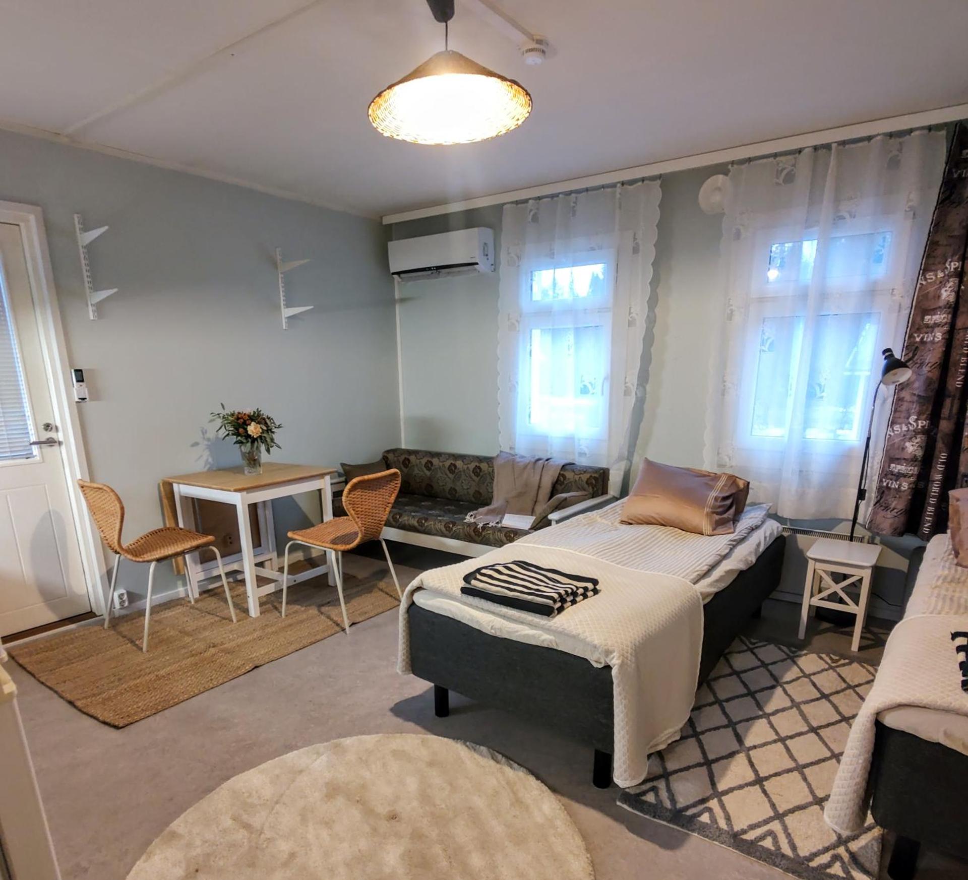 Narvan Maatilamajoitus Helenan Kanat ja Kammarit