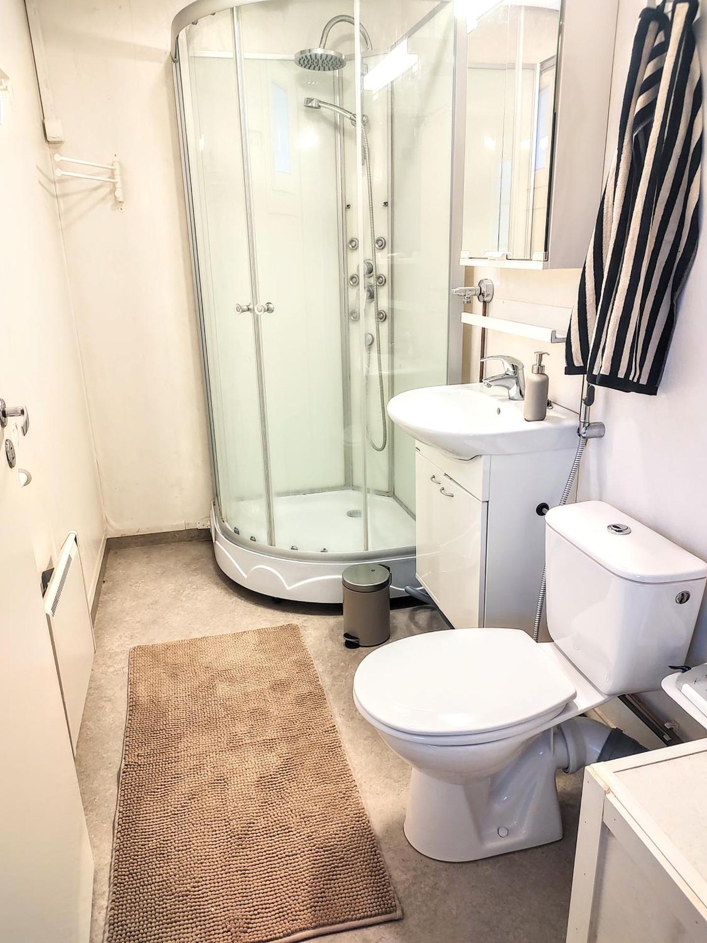 Narvan Maatilamajoitus Helenan Kanat ja Kammarit