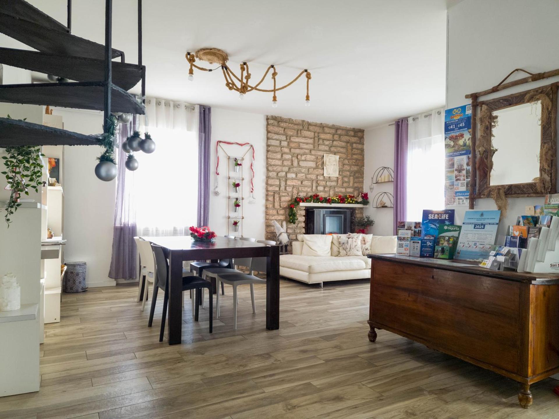 Communal lounge/ TV room