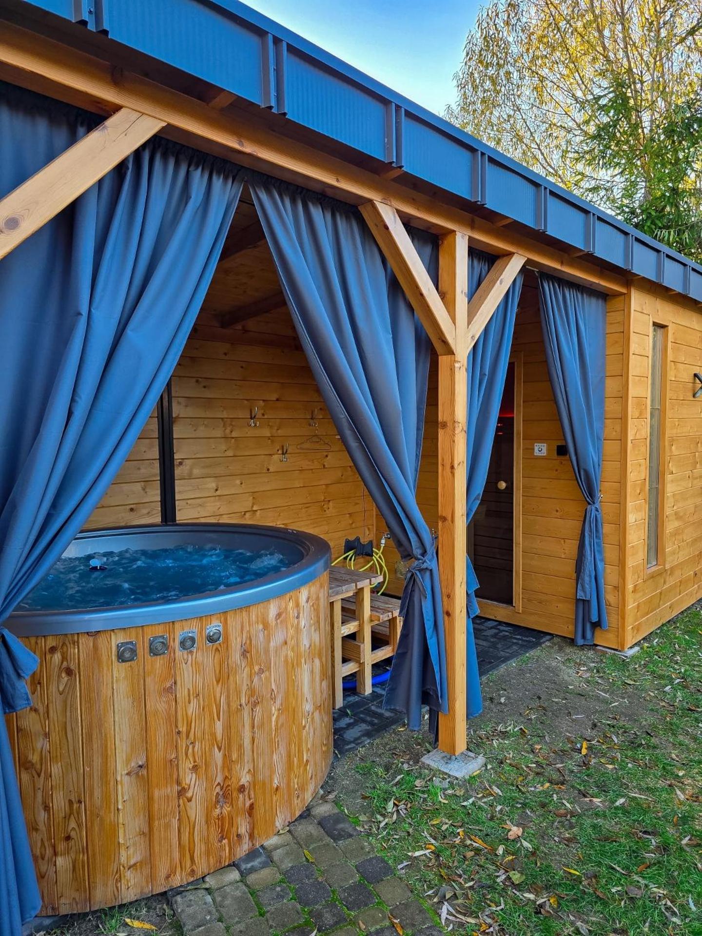 Roztoczański Domek nad Stawem z jacuzzi