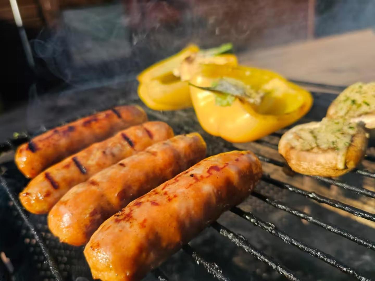 The Woodland Lodge - Wood Fired Hot Tub and Firepit