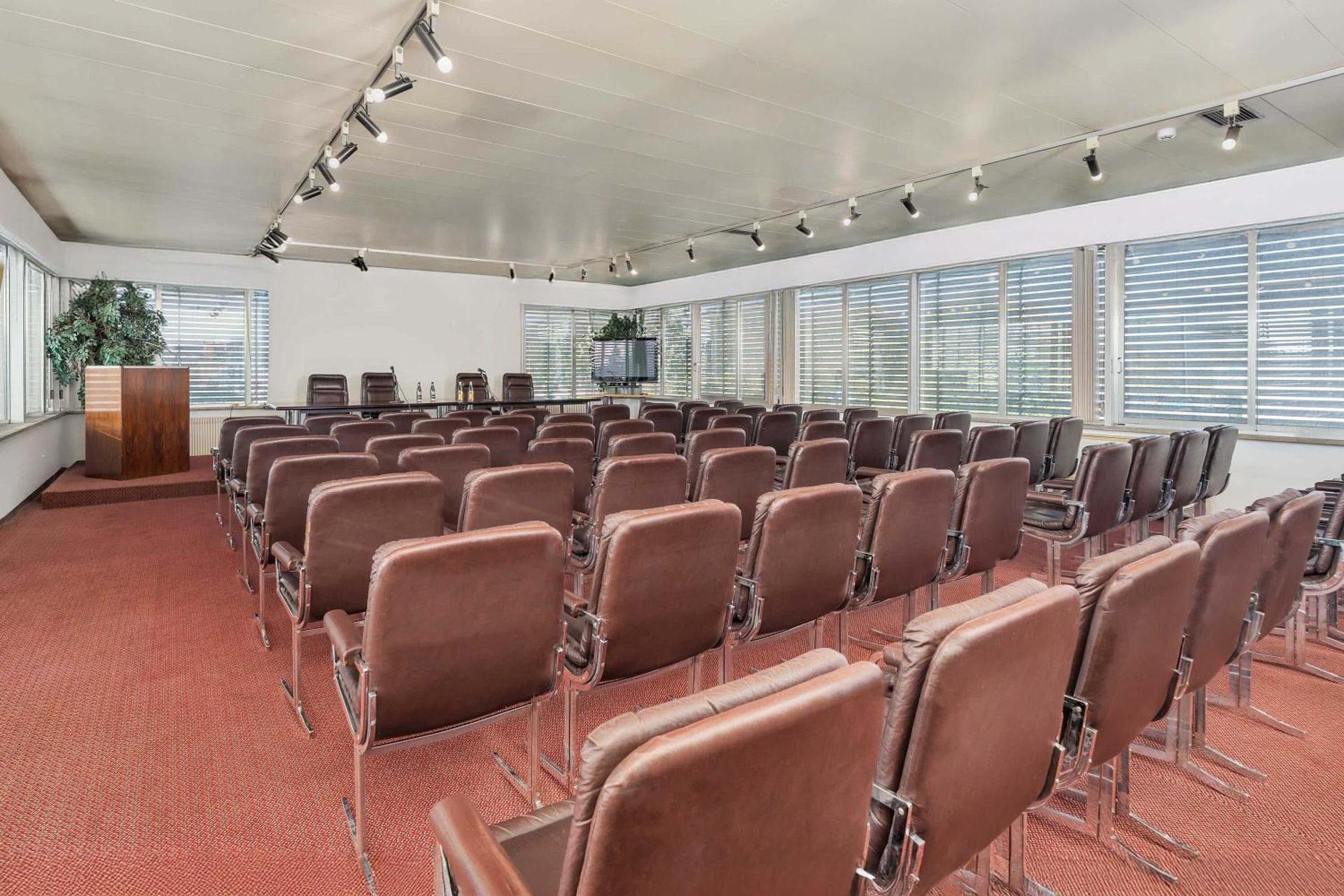 Meeting/conference room