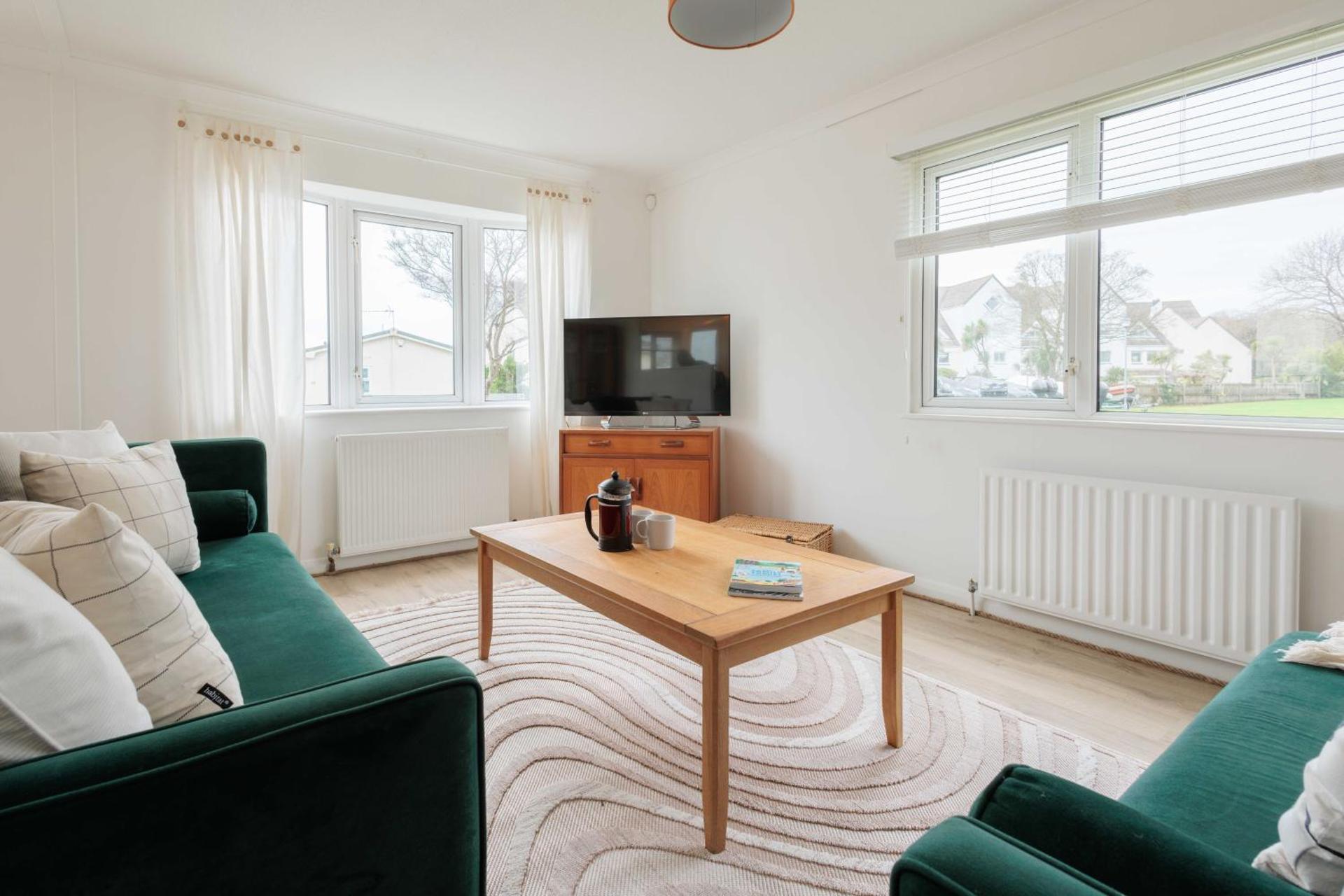 Peaceful Riverside Lodge Free Parking