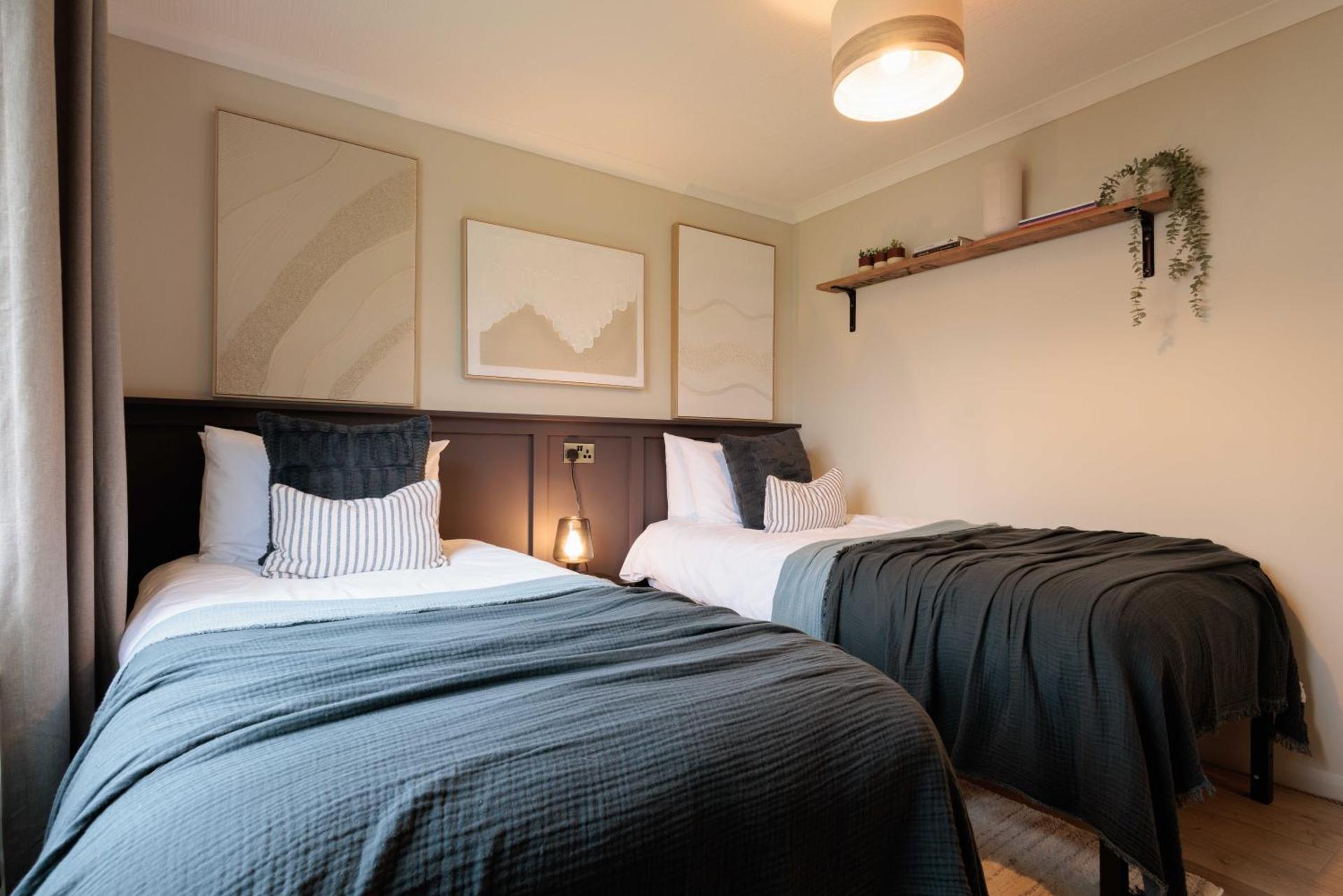 Peaceful Riverside Lodge Free Parking