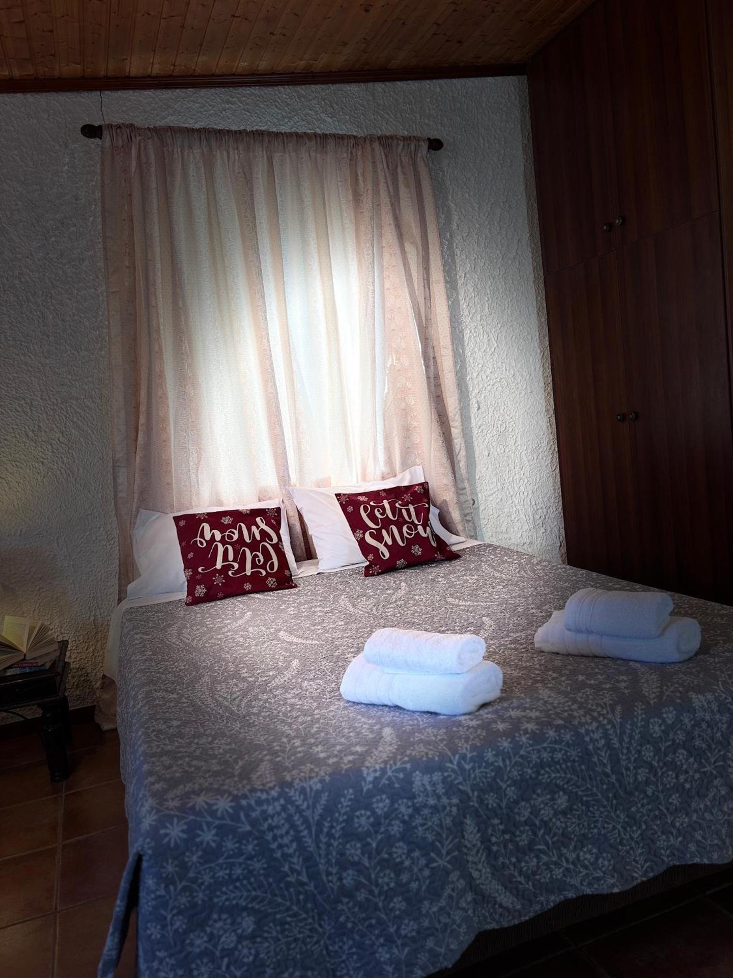 Δωμάτια Εξοχή-With fireplace and view to the sea