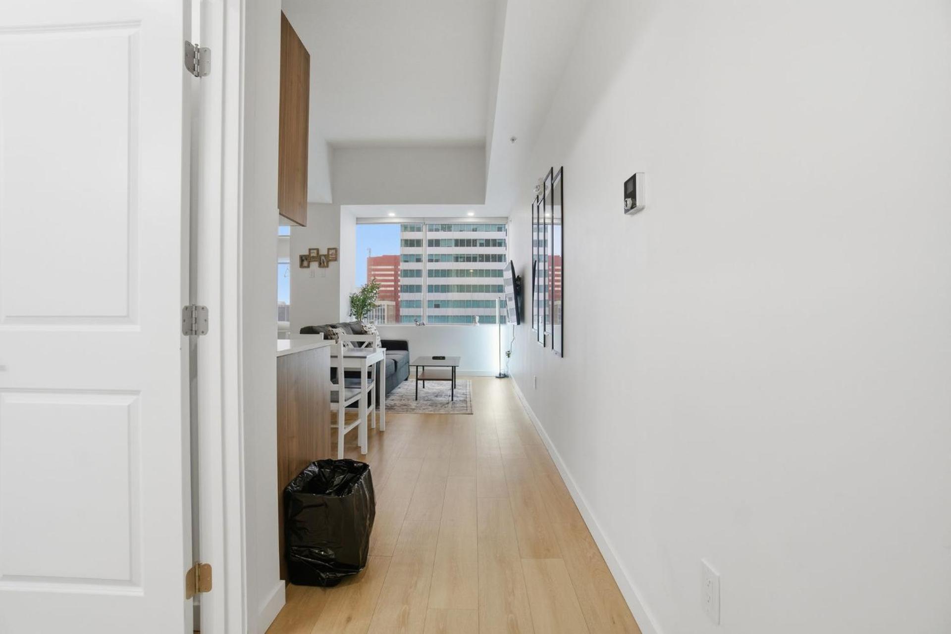 Luxury 1Beds and 2Beds in Downtown Edmonton close to Rogers