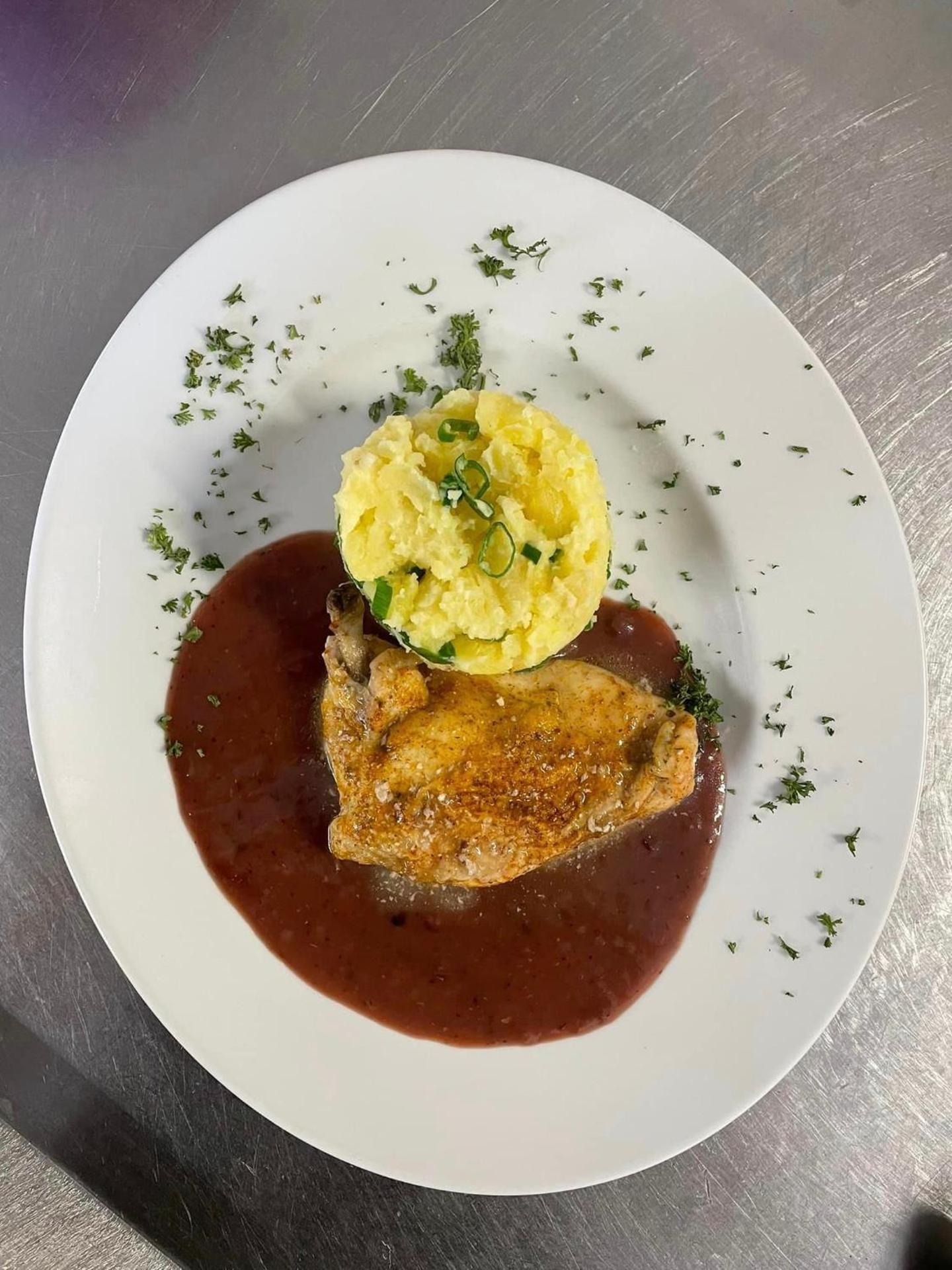 Penzion a restaurace U Zvonku