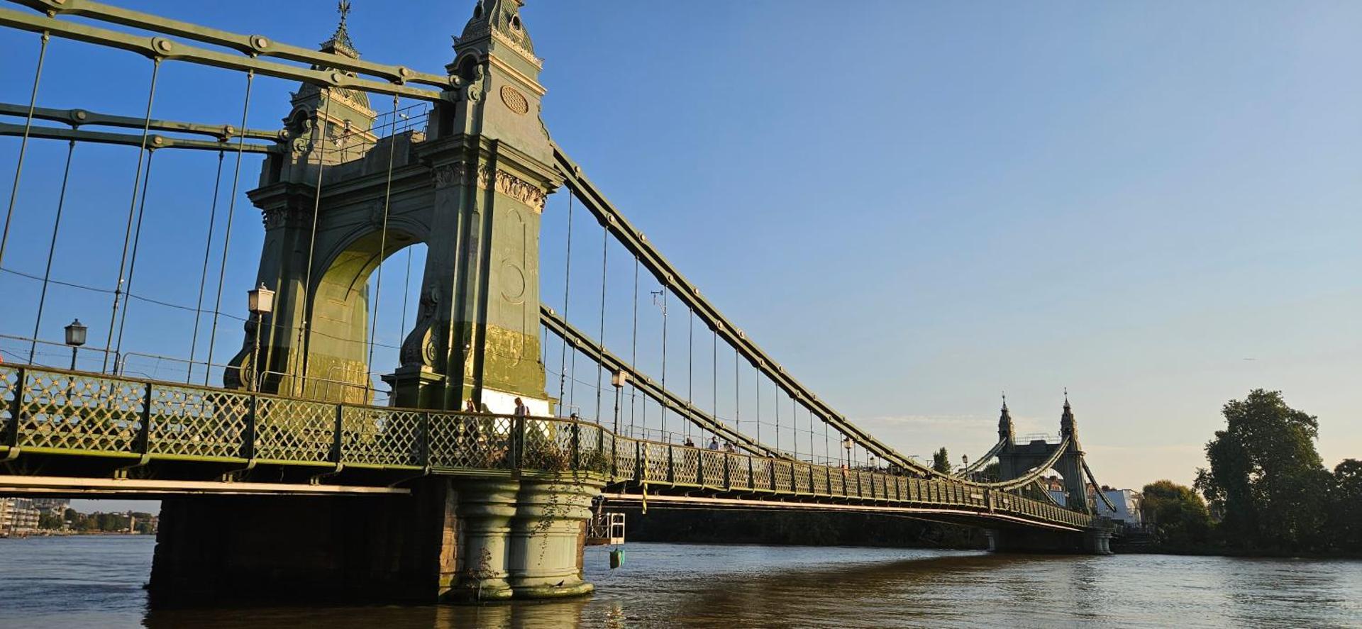 Lovely apartment in Barnes and garage