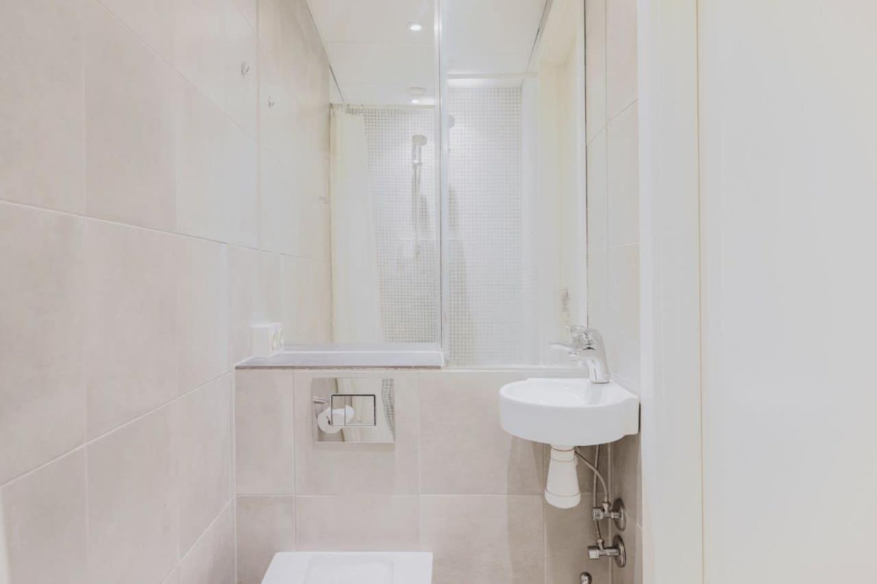 Copenhagen Studio Double Bed and Kitchen 3