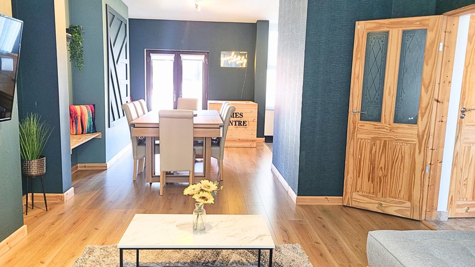 Luxe Retreat - Steps from Stadium - Pool Table, Ping Pong, Football Table