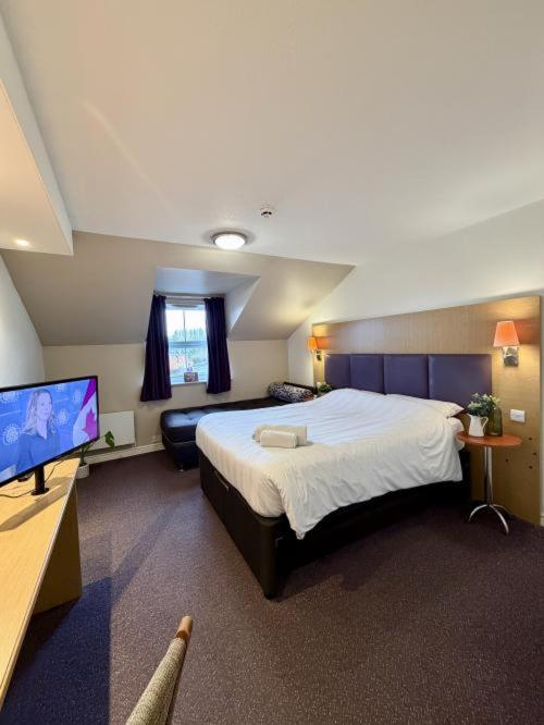 Premier Nights, Standish M6 J27