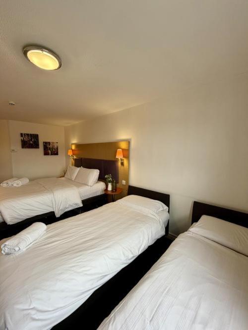 Premier Nights, Standish M6 J27