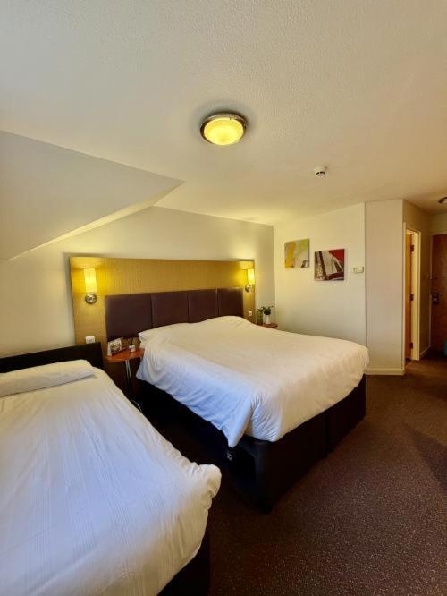 Premier Nights, Standish M6 J27