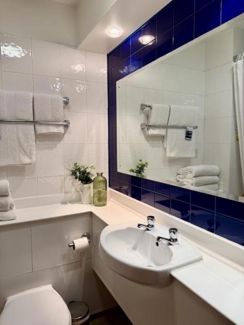 Premier Nights, Standish M6 J27