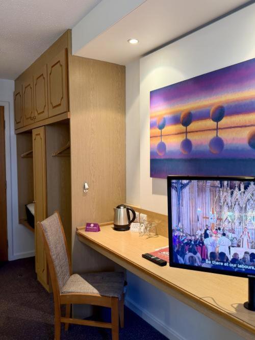 Premier Nights, Standish M6 J27