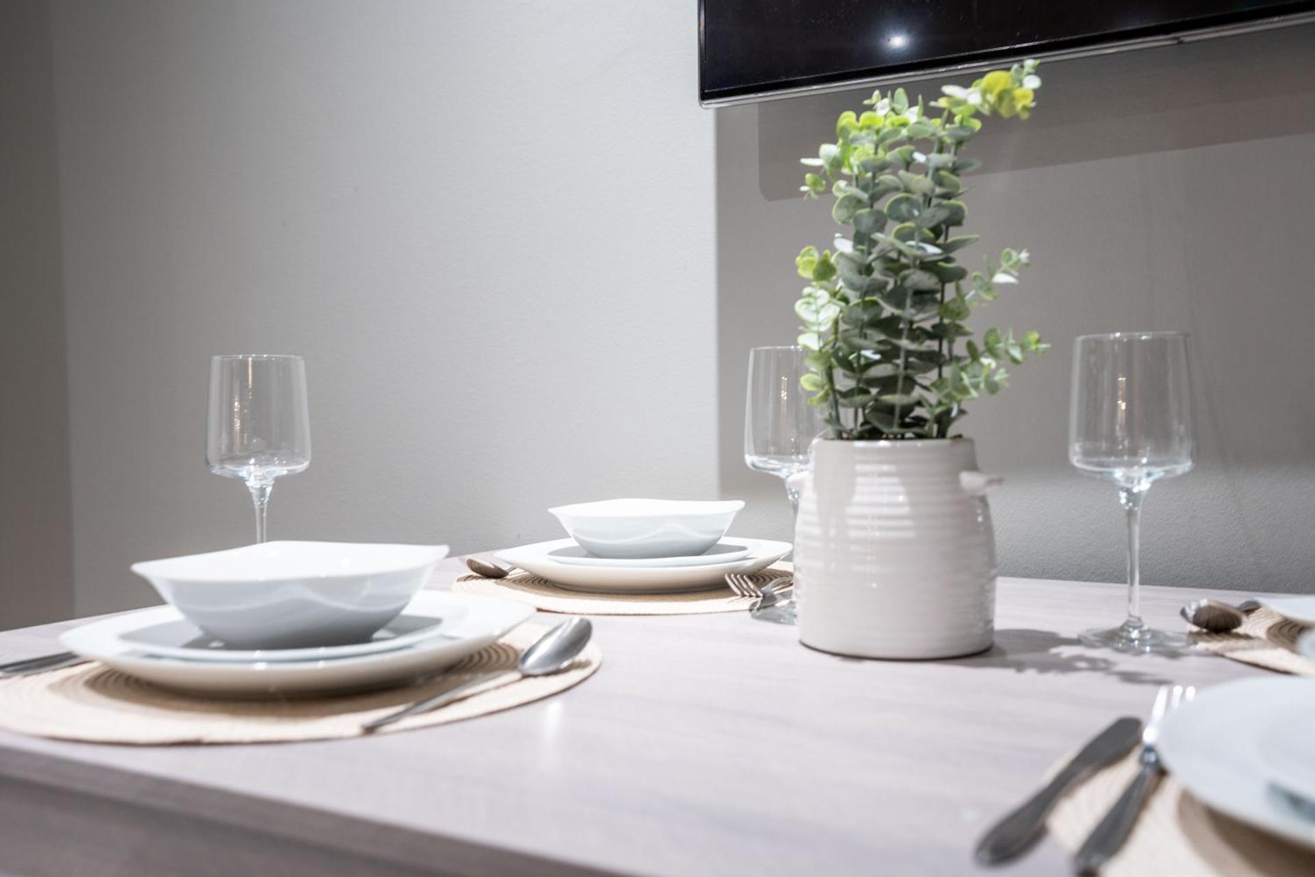 Leeds - Stylish City Stay with River Views - Sleeps 8