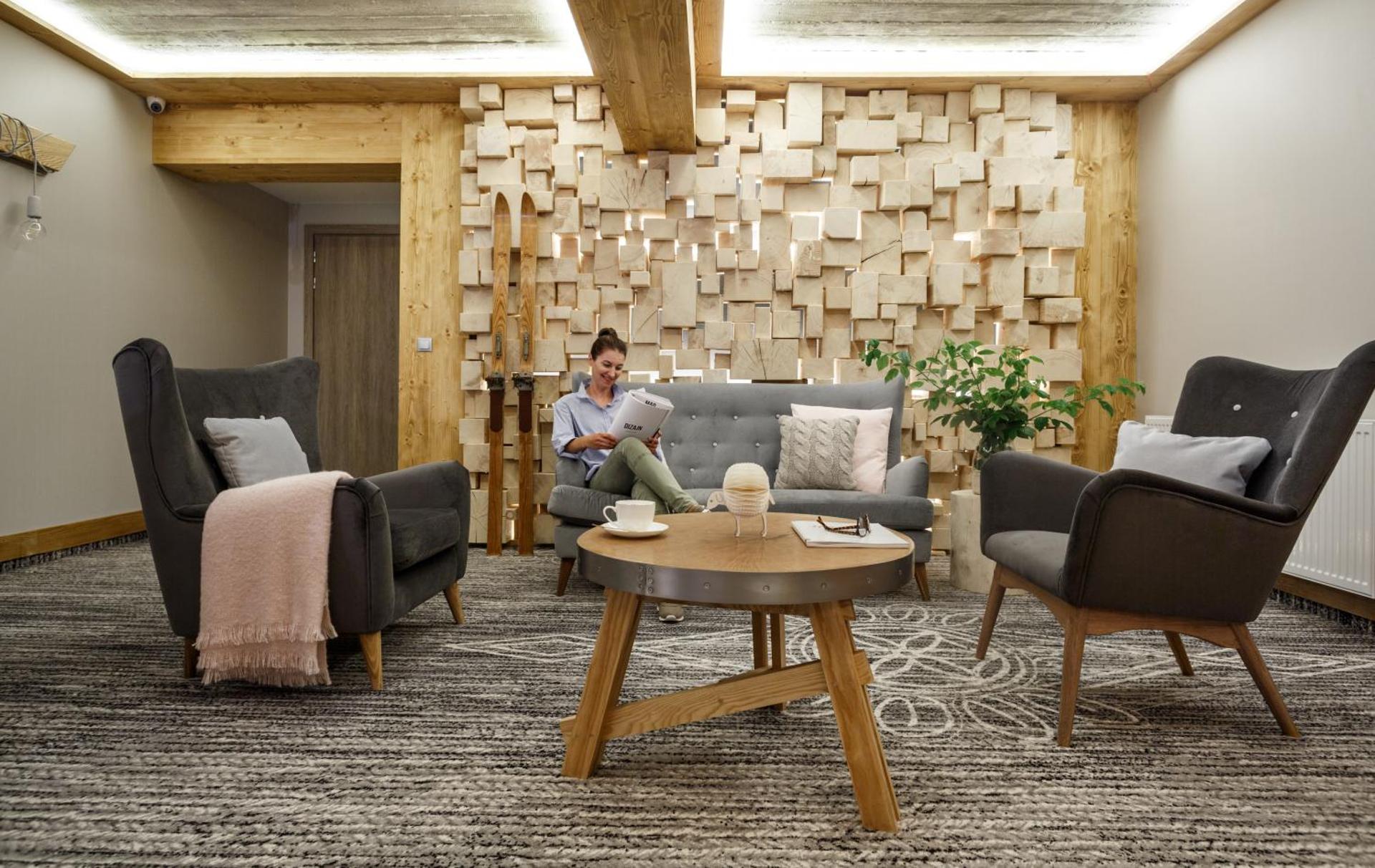 Communal lounge/ TV room