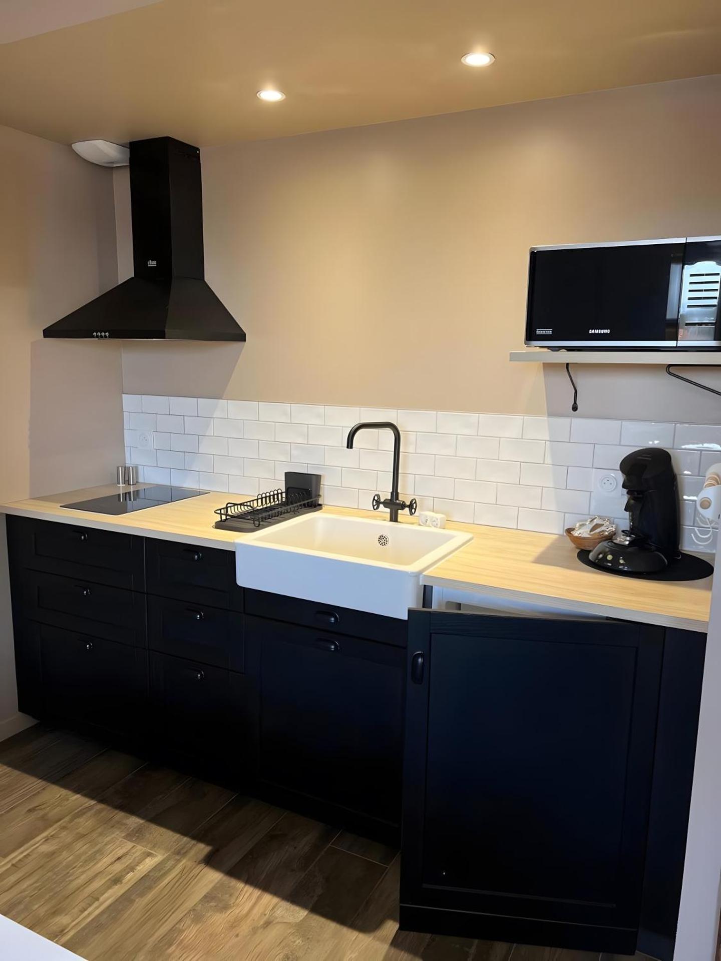 Kitchen or kitchenette