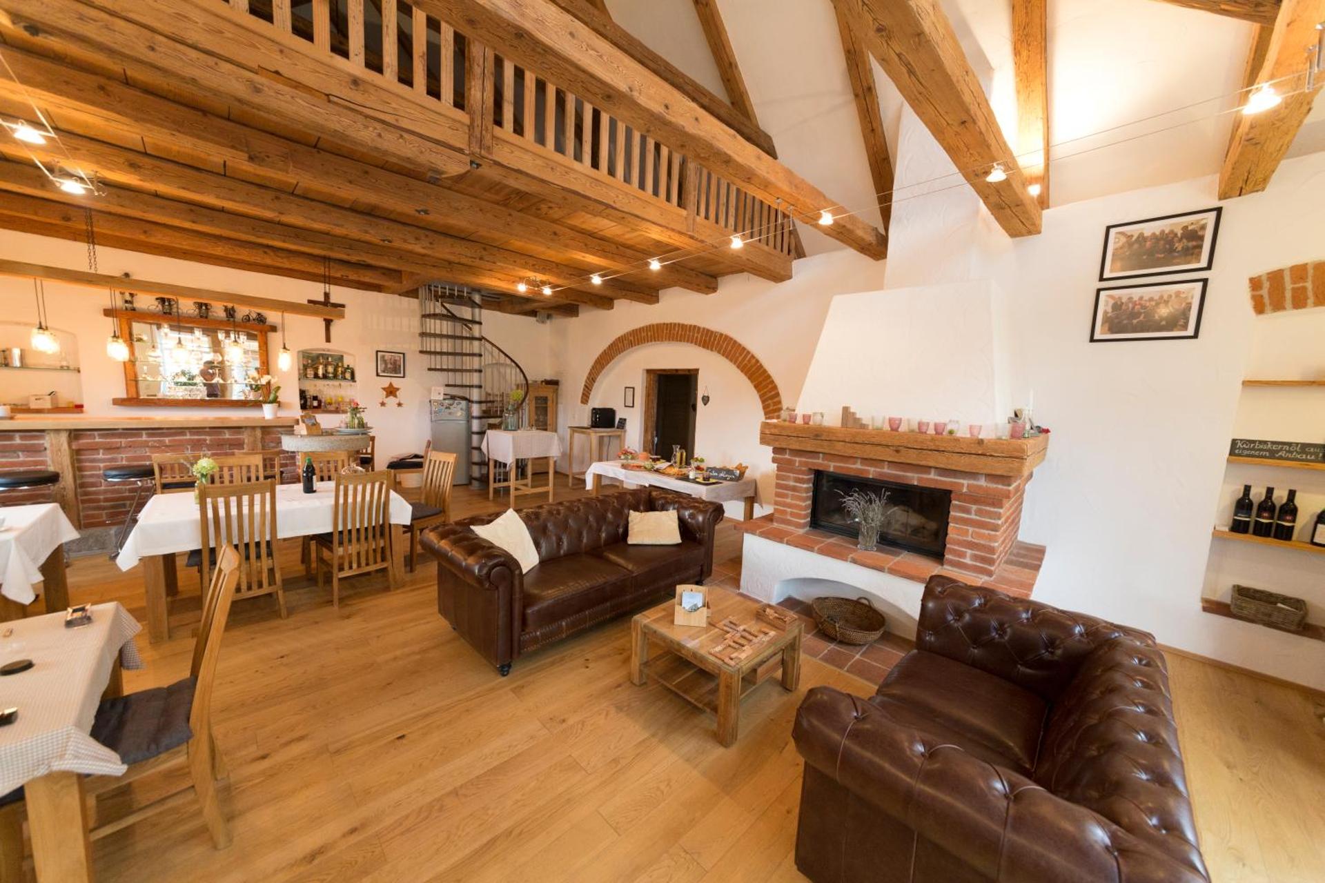 Communal lounge/ TV room