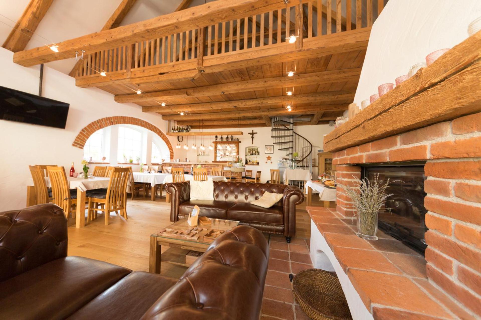 Communal lounge/ TV room