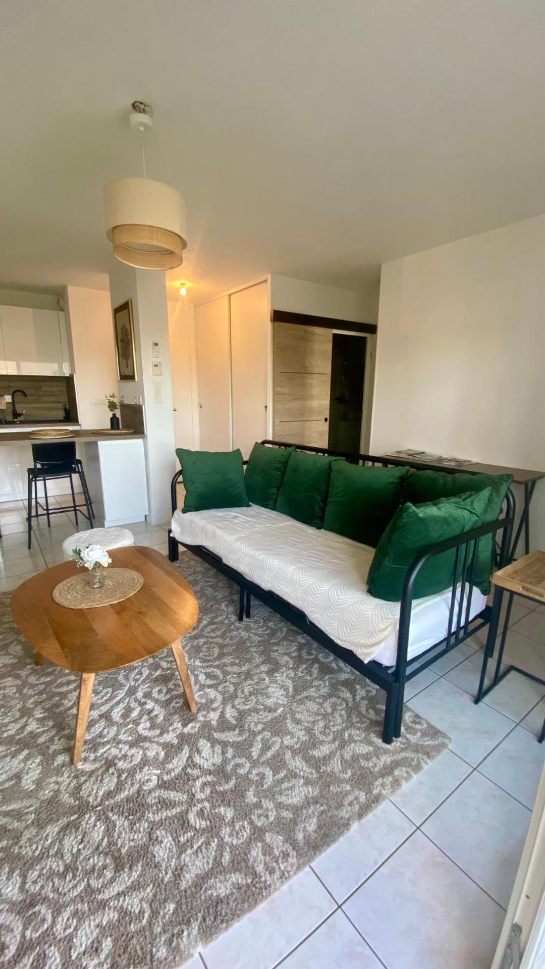 Appartement rénové avec balcon et parking proche Saint-Émilion