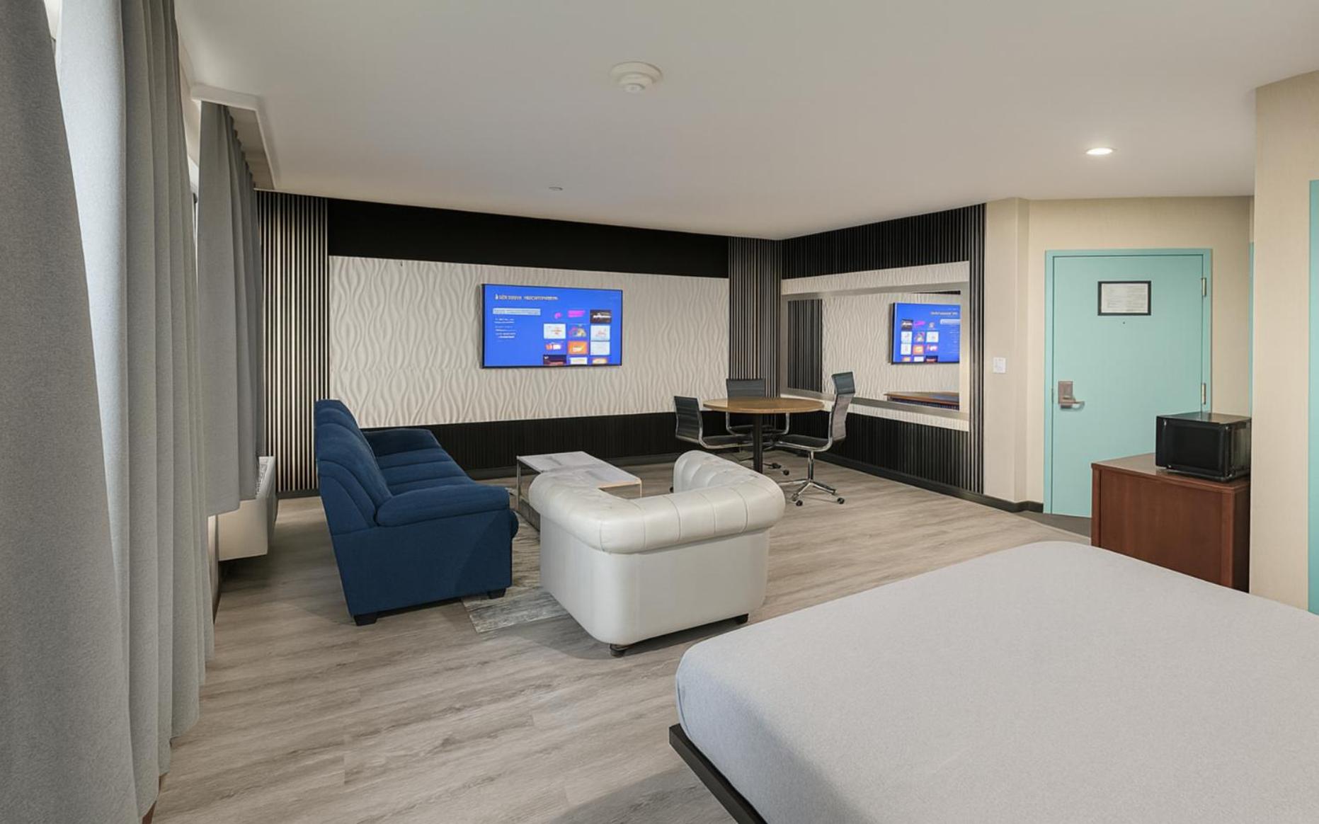 Communal lounge/ TV room