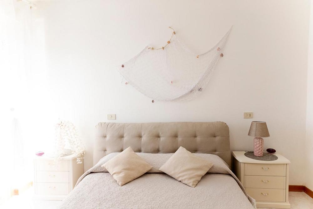 Bellissima stanza con parcheggio gratuito