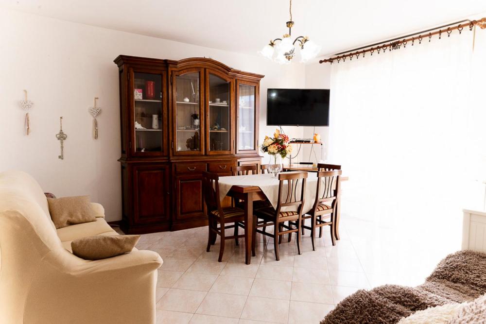 Bellissima stanza con parcheggio gratuito