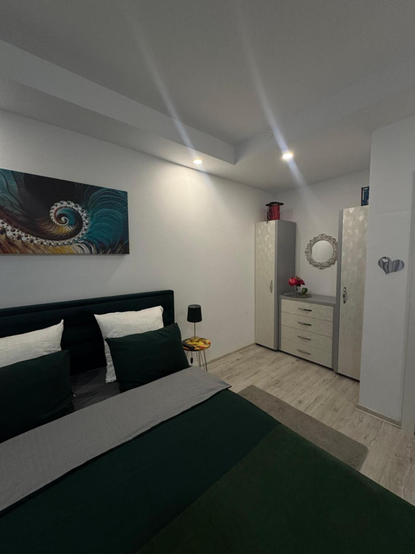 Lucas investment L3 -104