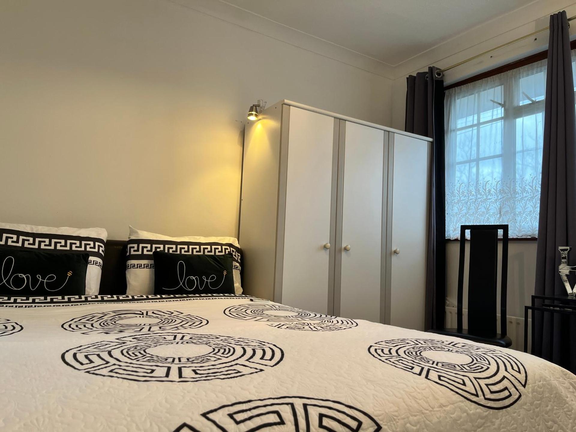 Love and Peace, Petts Wood