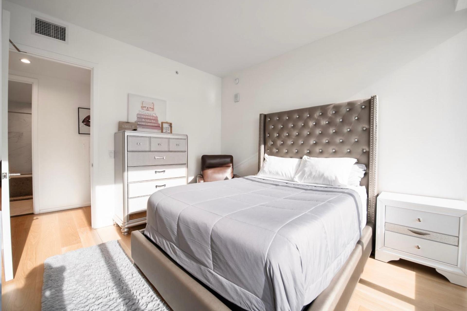 Lavish High-Rise 2bed Apt in the Hearth of Downtown LA