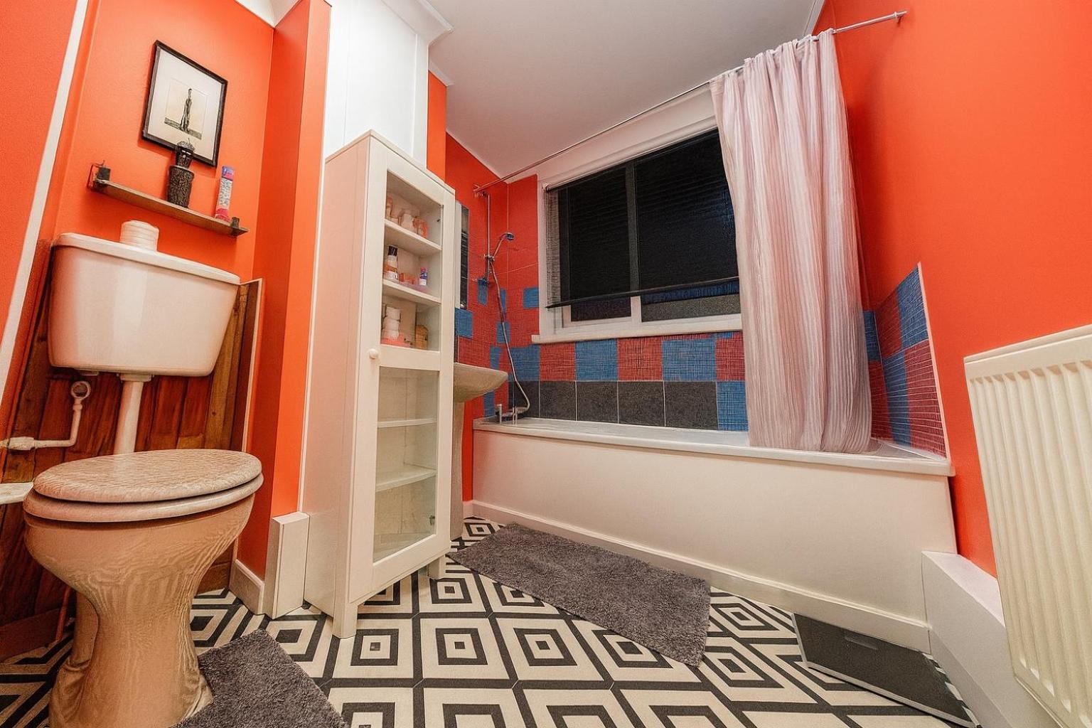 The Serene Residence with Hot Tub, Sauna and Cinema Experience