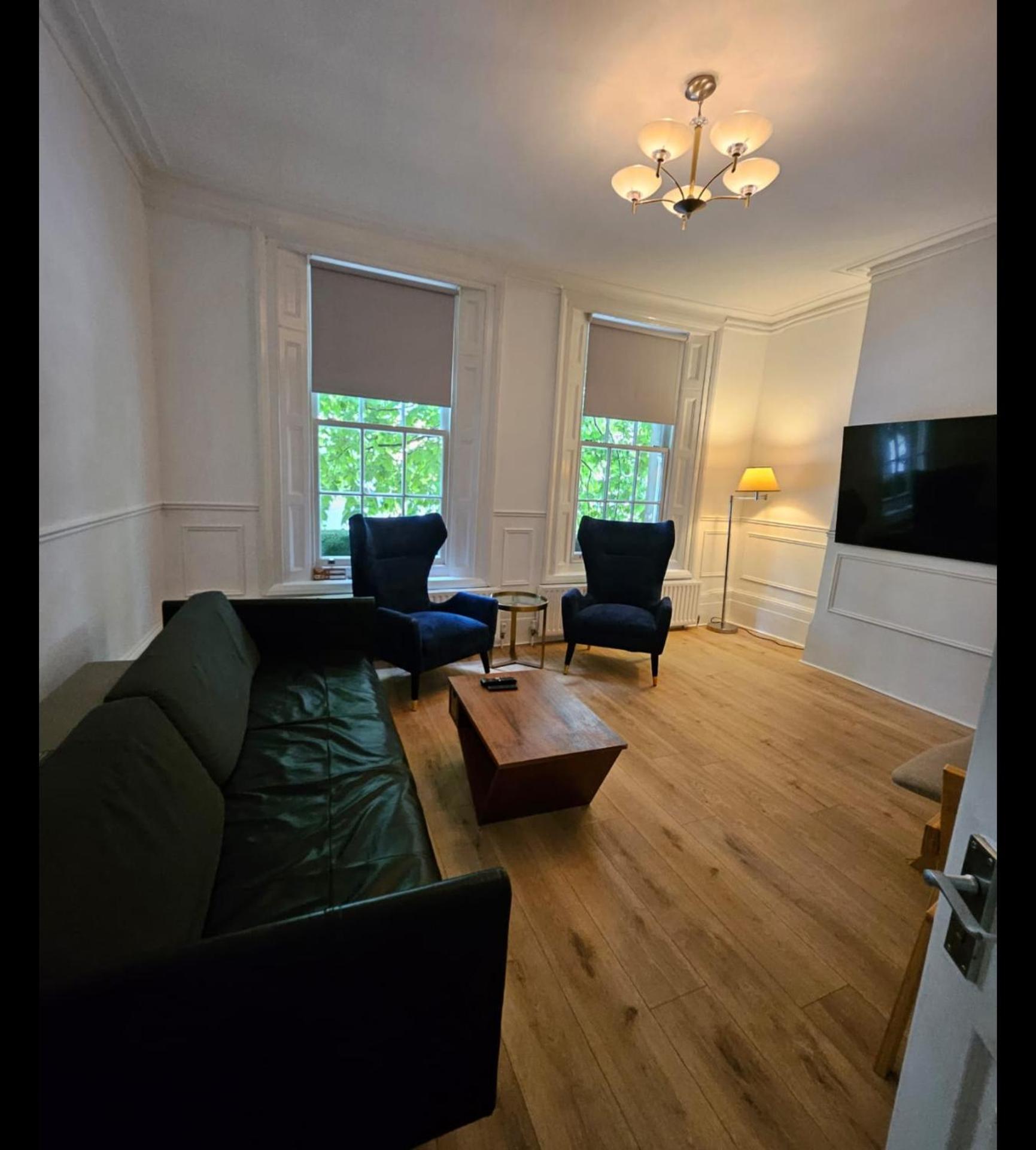 Waterloo London , Haru Residence can sleep up to 8ppl