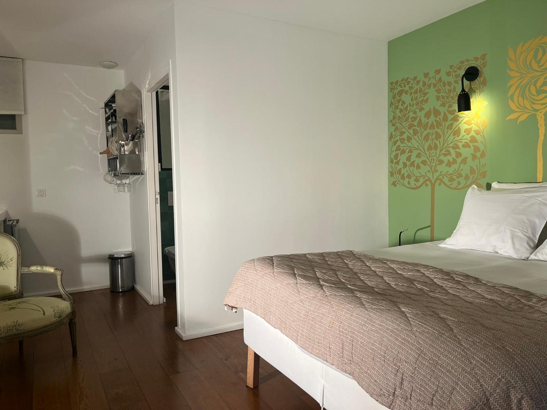 Denis & Virginie - château à pied - parking gratuit