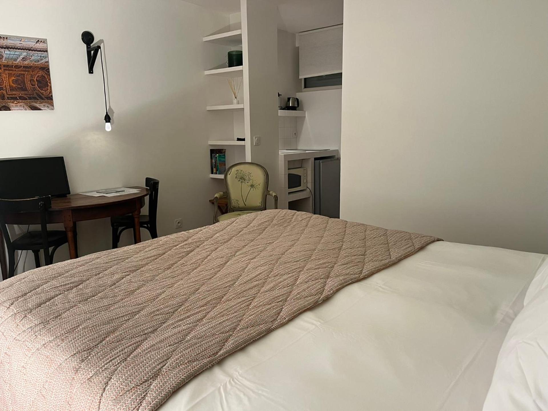 Denis & Virginie - château à pied - parking gratuit