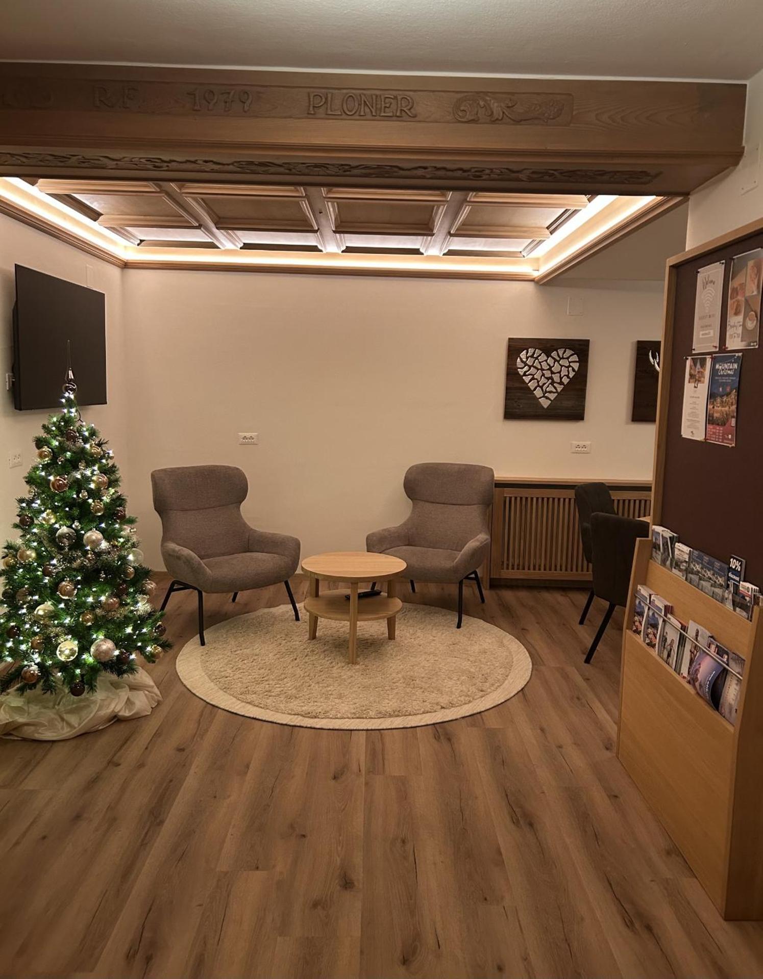 Communal lounge/ TV room