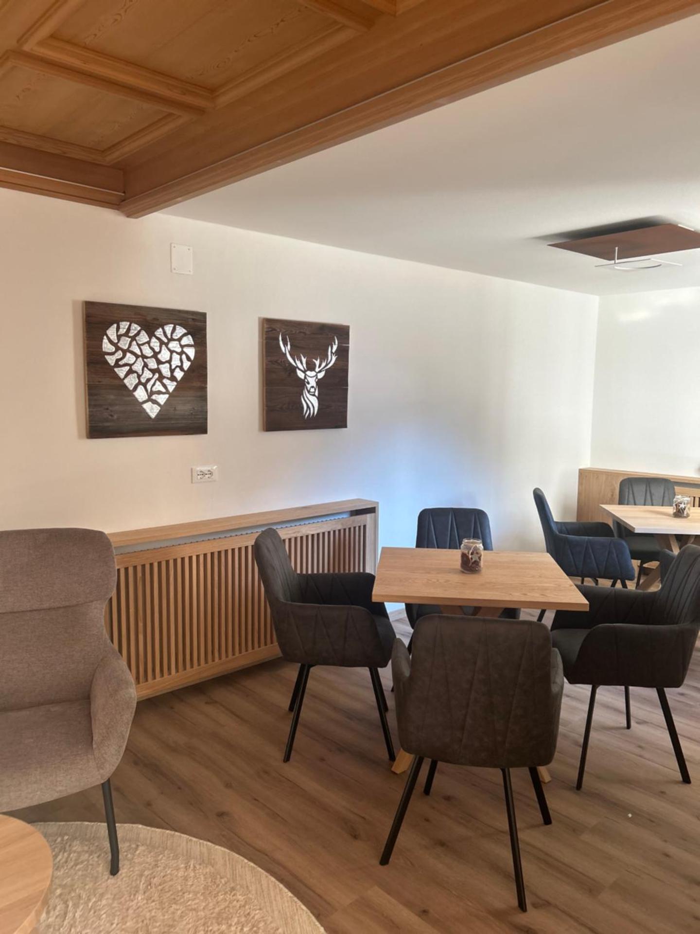 Communal lounge/ TV room