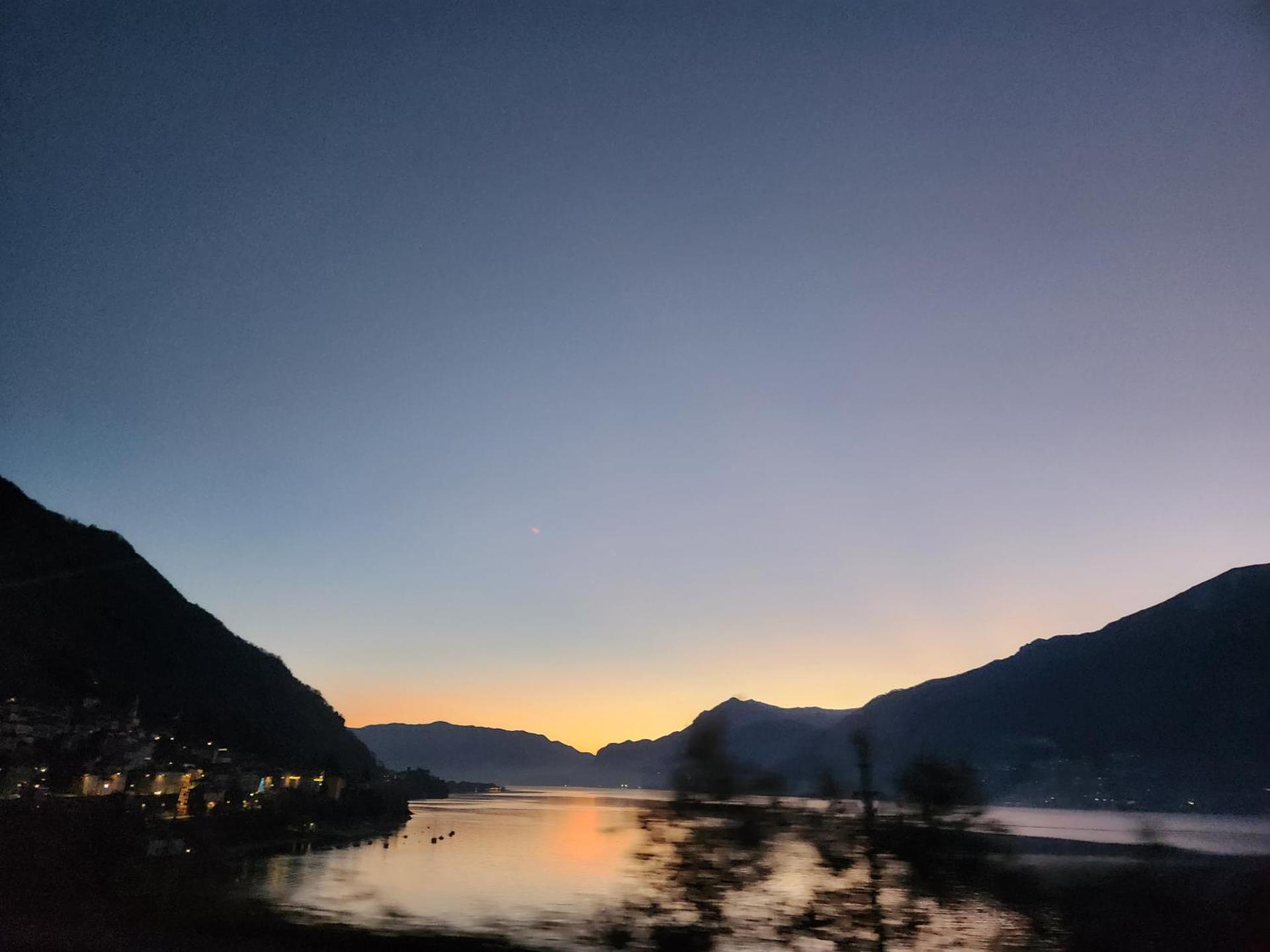 Appartamento L'ulivo 5 chilometri da Varenna vista lago in via privata