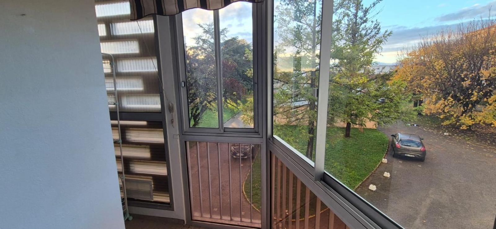 3 chambres dans grand T4 Proche Lac, ENTPE, Planétarium & Autoroute