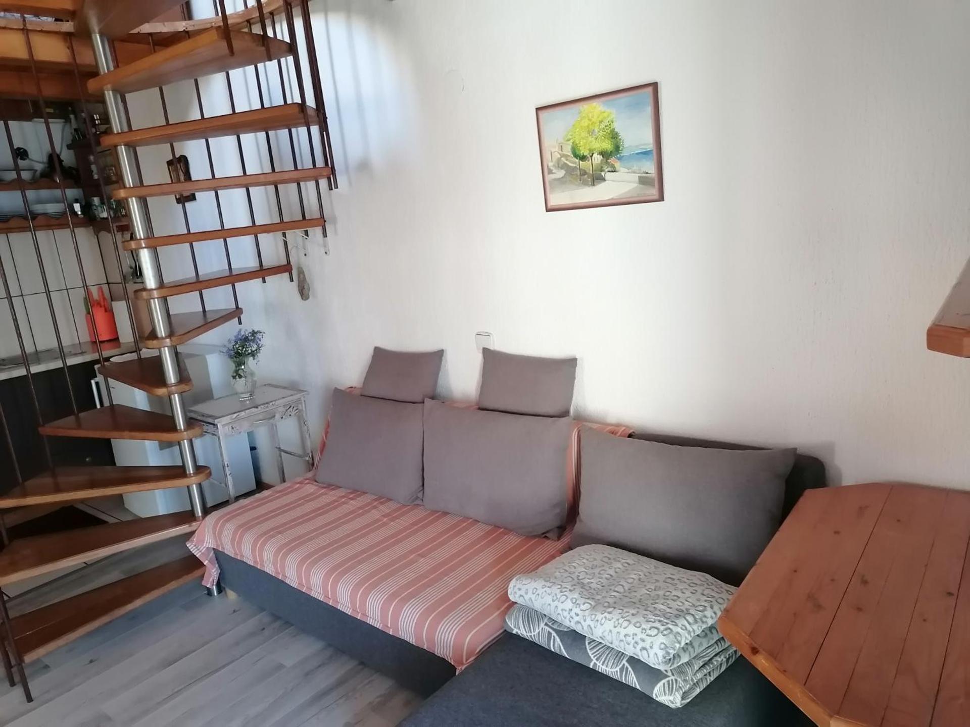 Apartman Ustrine