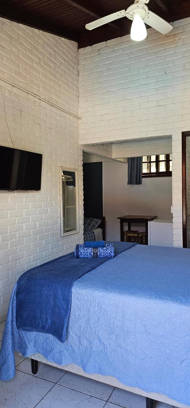 Camera Tripla con Vista Piscina 