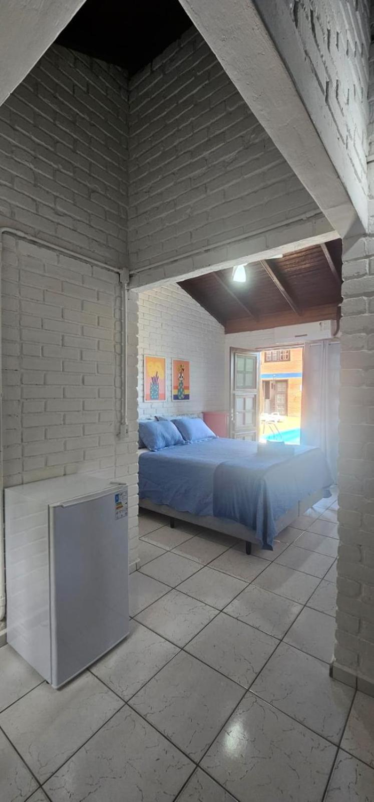 Camera Tripla con Vista Piscina 