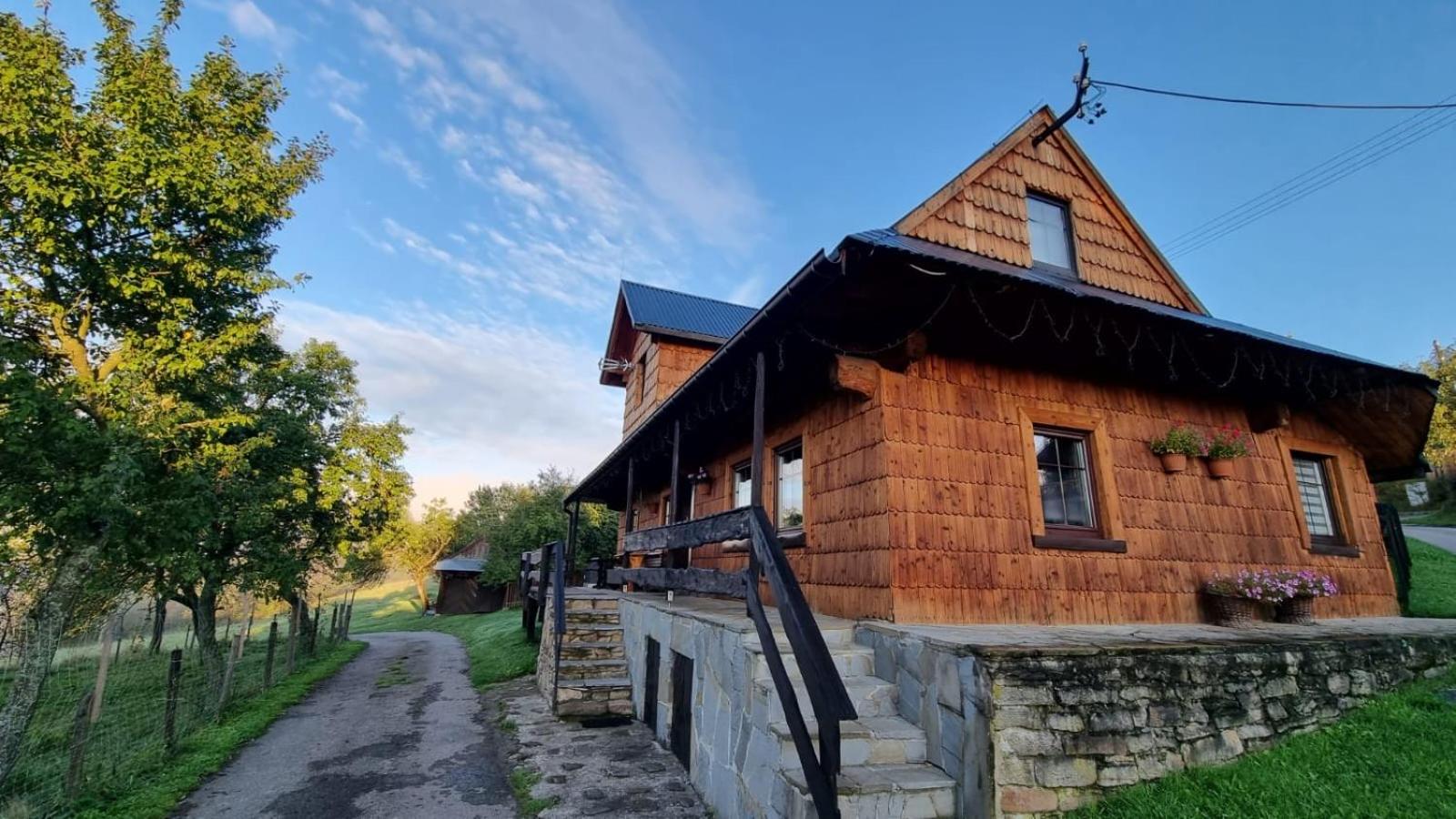 Koronkowa Chatka w Beskidach