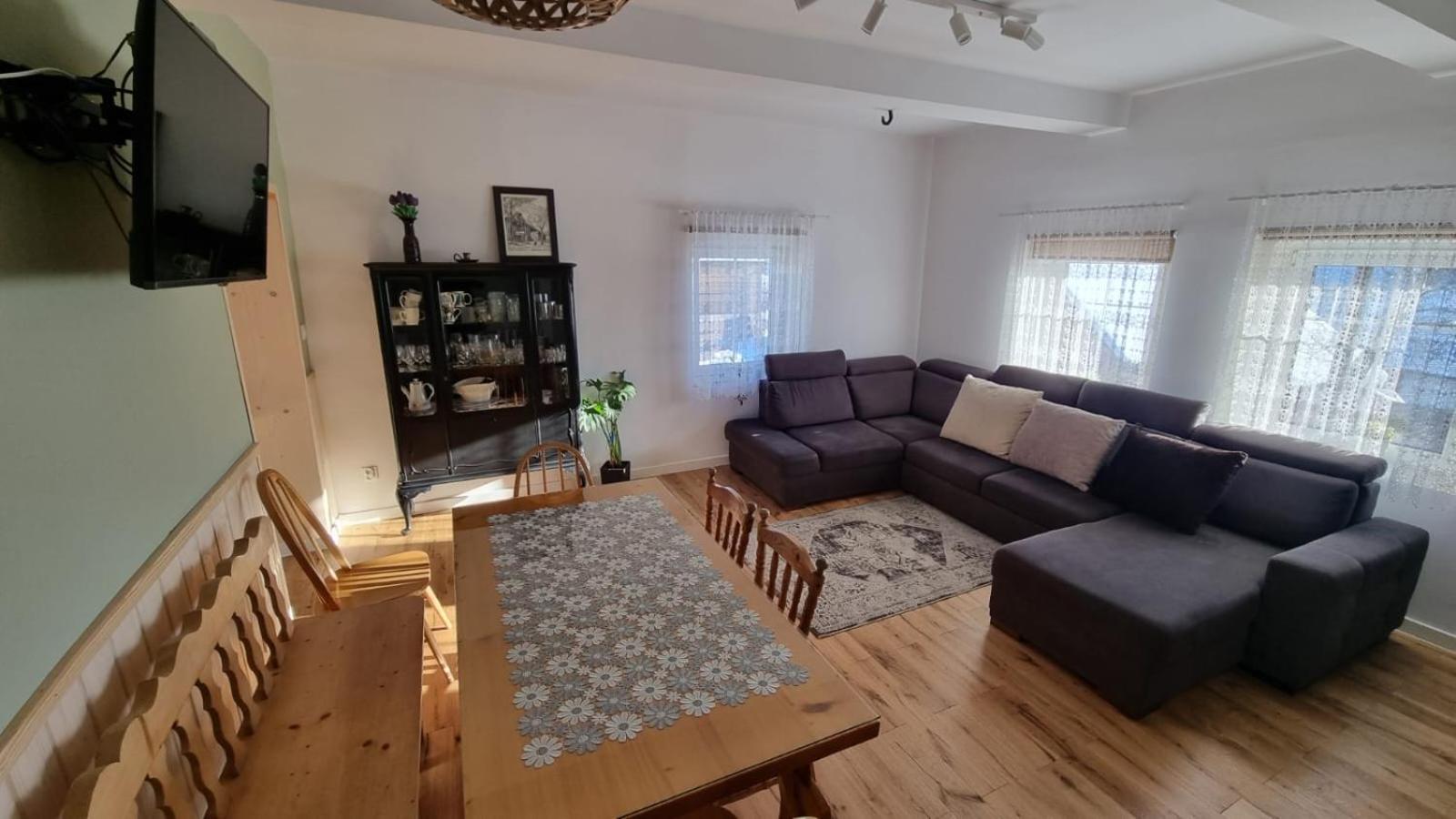 Koronkowa Chatka w Beskidach