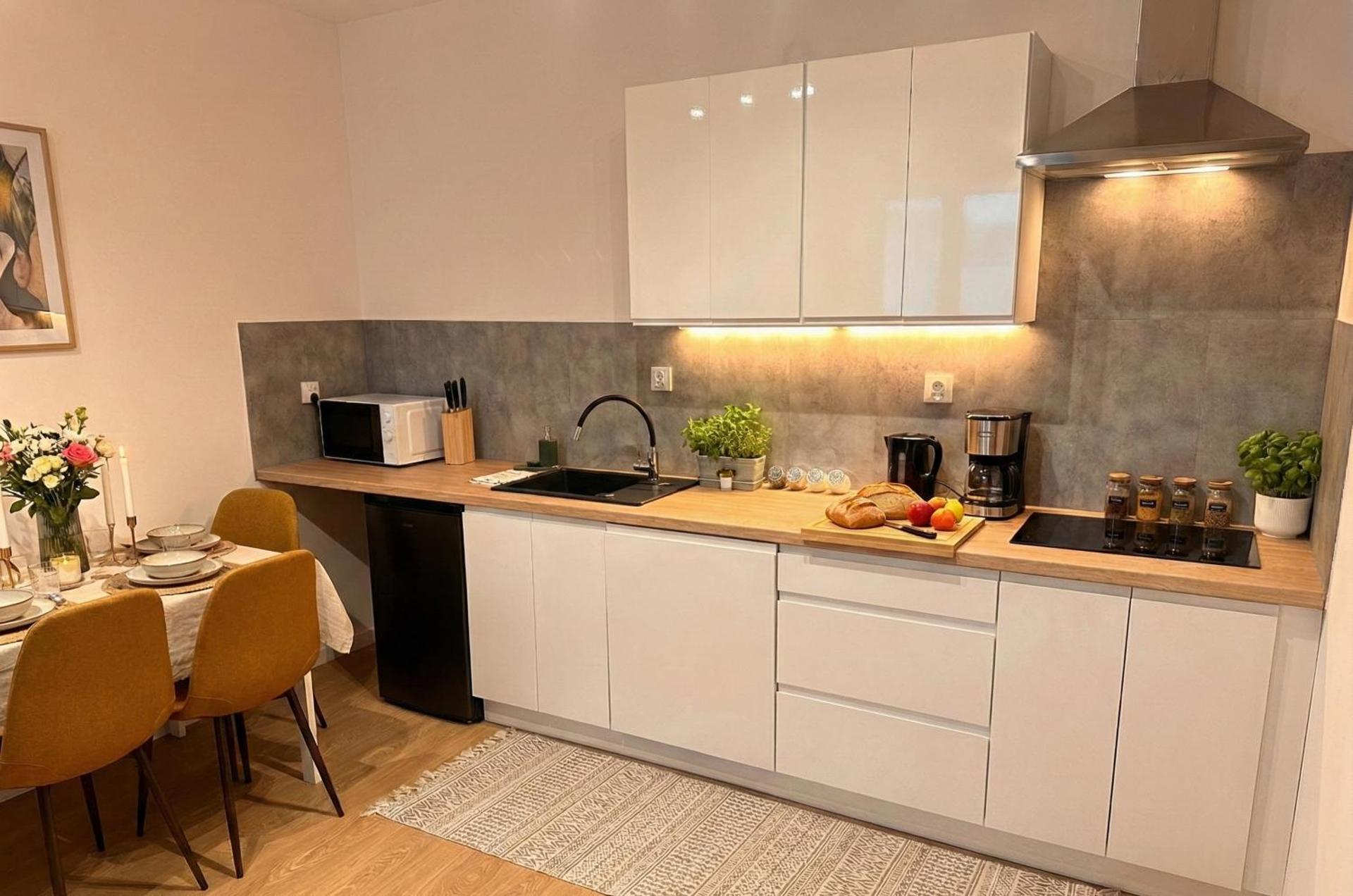 Kitchen or kitchenette