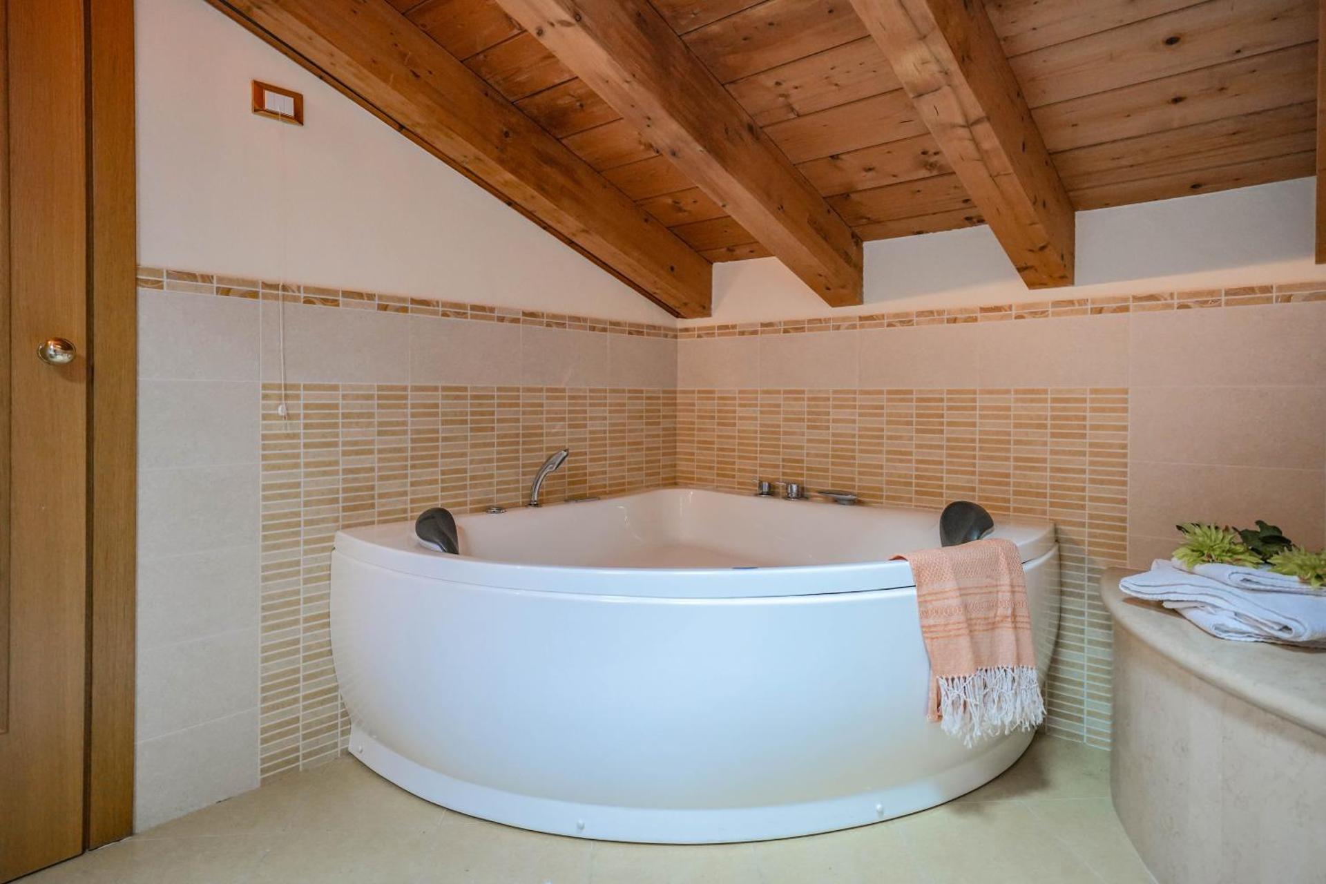 Alloggio romantico nel verde in fronte Acquardens