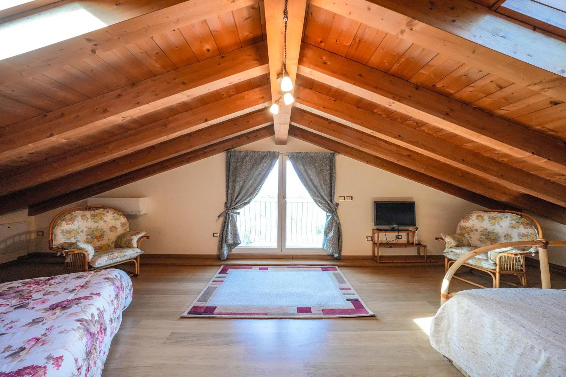 Alloggio romantico nel verde in fronte Acquardens