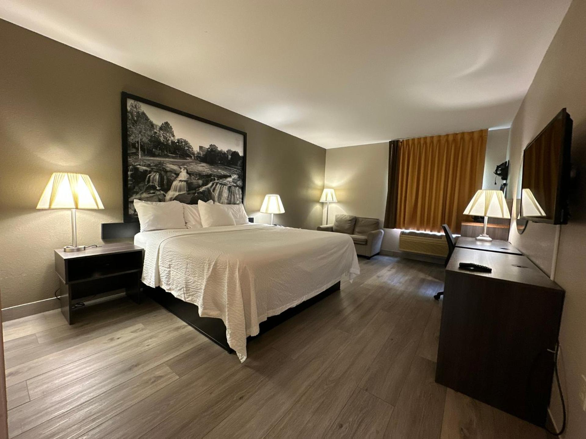 Super 8 by Wyndham Piedmont Greenville Area